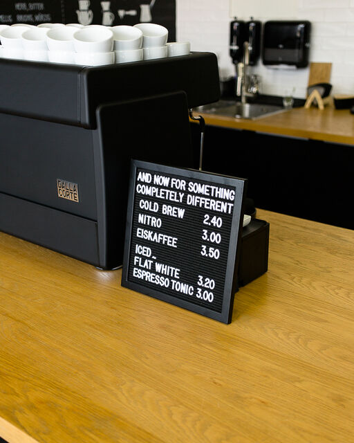 Kaffeemanufaktur Purschwarz im Porträt Detailaufnahme der Kaffeebar von Purschwarz