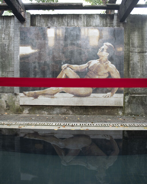 Test drive with the Range Rover Sport Plug-in Hybrid: discovery tour in Shenzhen Street art on concrete wall in Shenzhen, which shows a muscular naked man