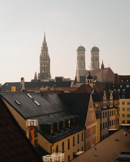 Ideen für ein besseres München Luftaufnahme der Stadt München mit der Frauenkirche und dem Rathausturm