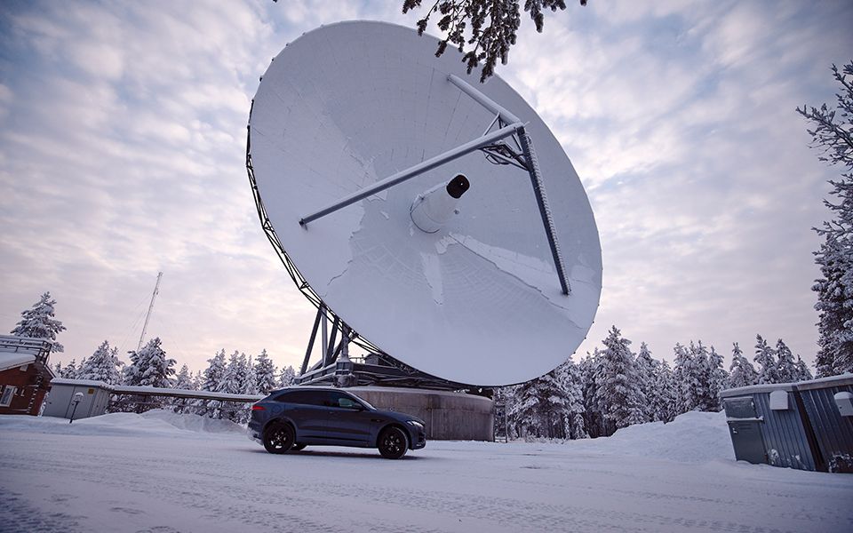 Road trip in Finland: Hunting northern lights with the Jaguar F-PACE Radar antenna of the Sodankylä Geophysical Observatory