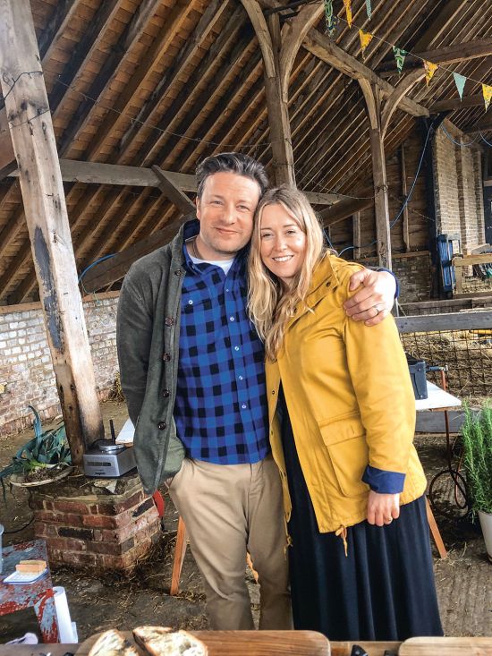 BORA Interview mit Anna Jones Anna Jones neben Starkoch Jamie Oliver