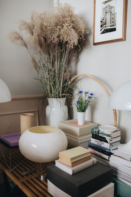 Bücherstapel als als Podest Bücherstapel als als Podest