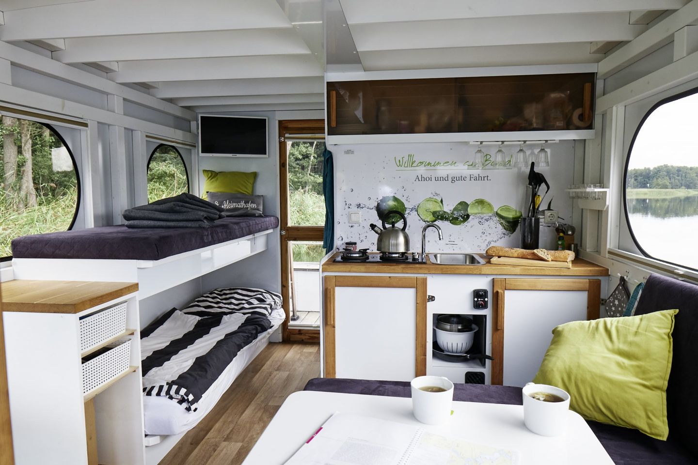 Urlaub mit dem Hausboot auf der Havel Innenausstattung des Hausboots
