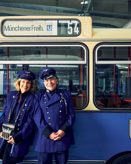 Michaela May & Elmar Wepper in front of an old Munich streetcar