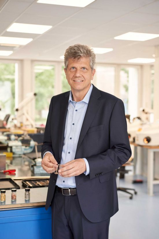 Wellendorff Magazin 2021 Georg Wellendorff in jewellery manufacture