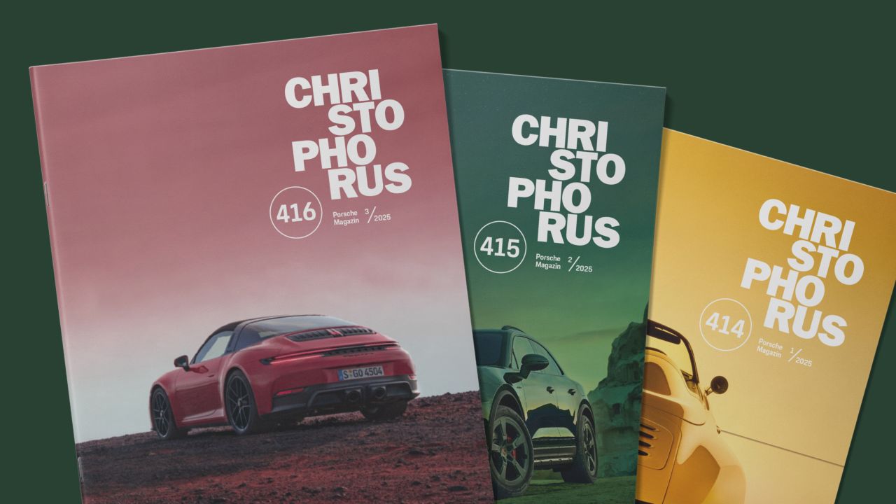 Drei Cover des "Christophorus – das Porsche-Magazin" als Print-Ausgaben liegen nebeneinander Drei Cover des "Christophorus – das Porsche-Magazin" als Print-Ausgaben liegen nebeneinander