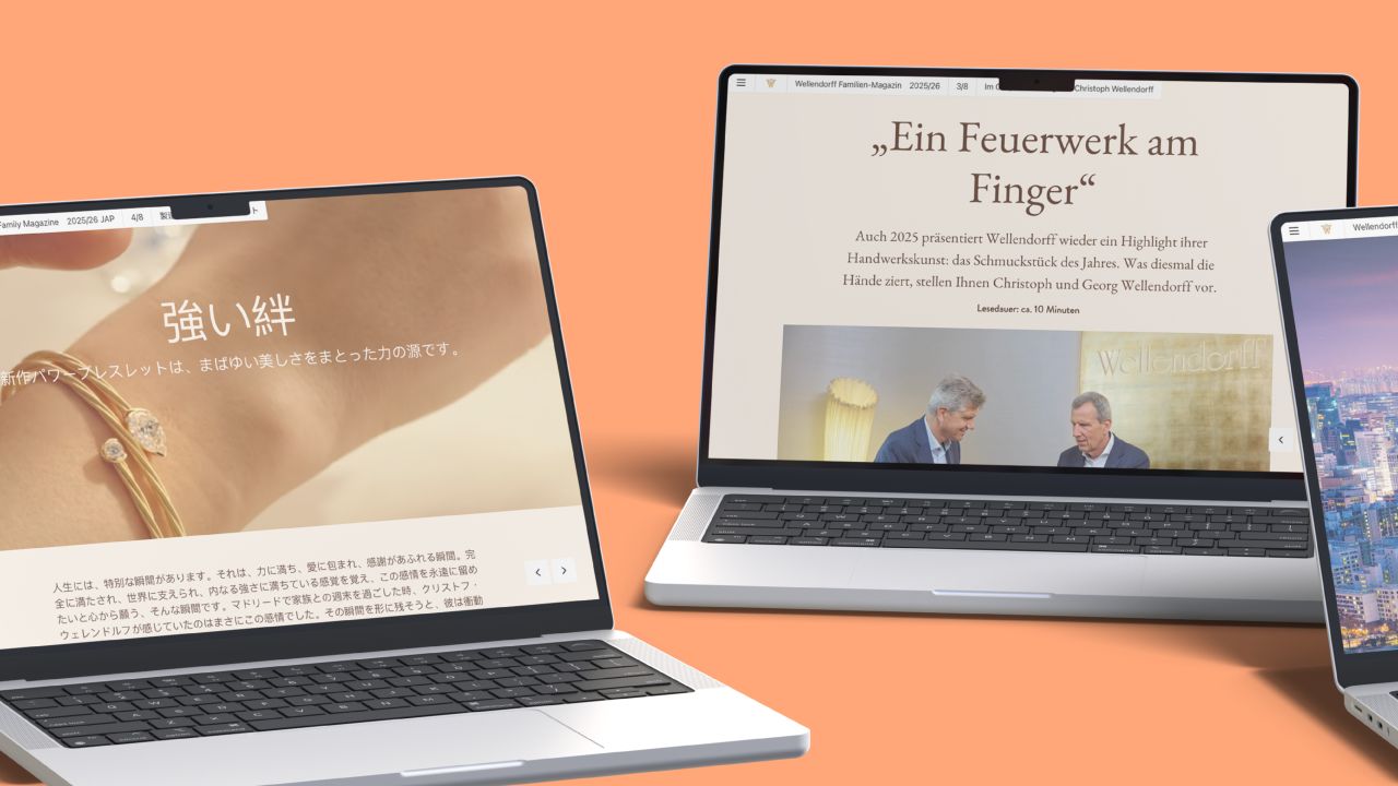 Zwei aufgeklappte Laptops zeigen Artikelseiten aus dem Wellendorff Familien-Magazin, links in japanischer und rechts in deutscher Sprache Zwei aufgeklappte Laptops zeigen Artikelseiten aus dem Wellendorff Familien-Magazin, links in japanischer und rechts in deutscher Sprache