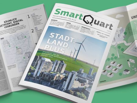 Collage mit aufgefächerten Seiten der SmartQuart-Abschlusszeitung 2025